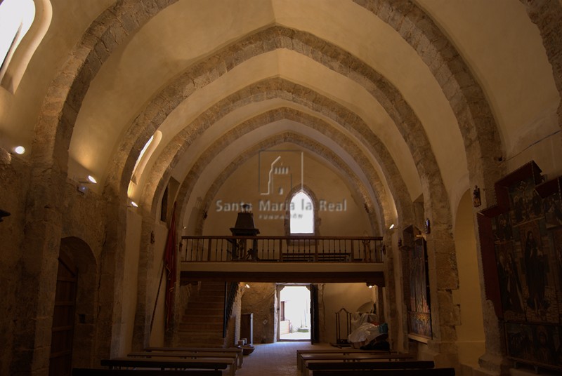 Interior de la iglesia de San Blas desde el presbiterio