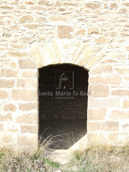 Puerta de ingreso en el muro sur