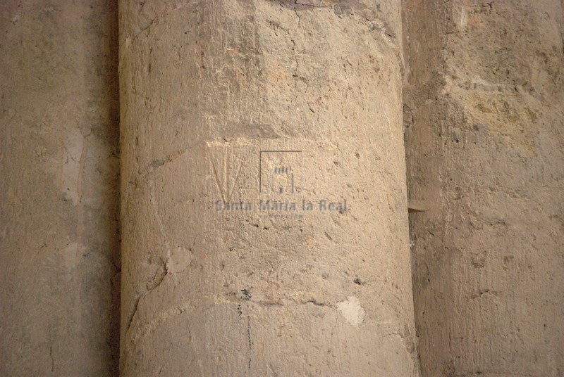 Marcas de cantero en las columnas adosadas