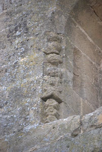 Detalle de la decoración del arco exterior de la ventana superior del muro occidental