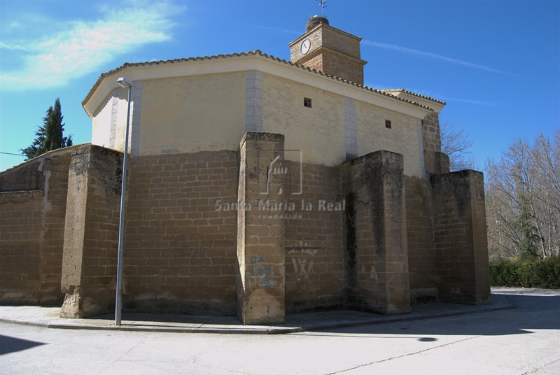 Exterior de la iglesia de San Miguel Arcángel