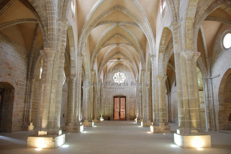 Interior de la iglesia hacia los pies