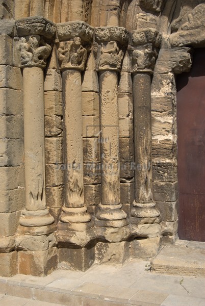 Grupo de columnas del lado izquierdo de la portada meridional