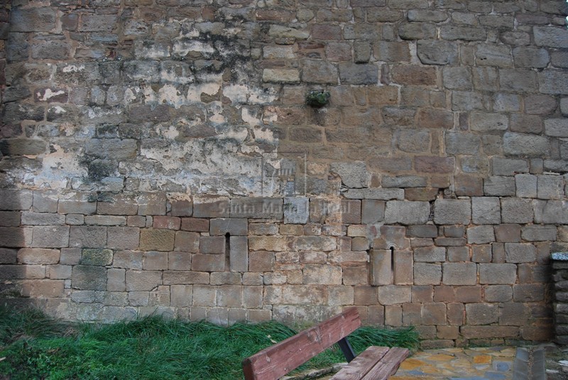 Zona inferior del muro de la cabecera