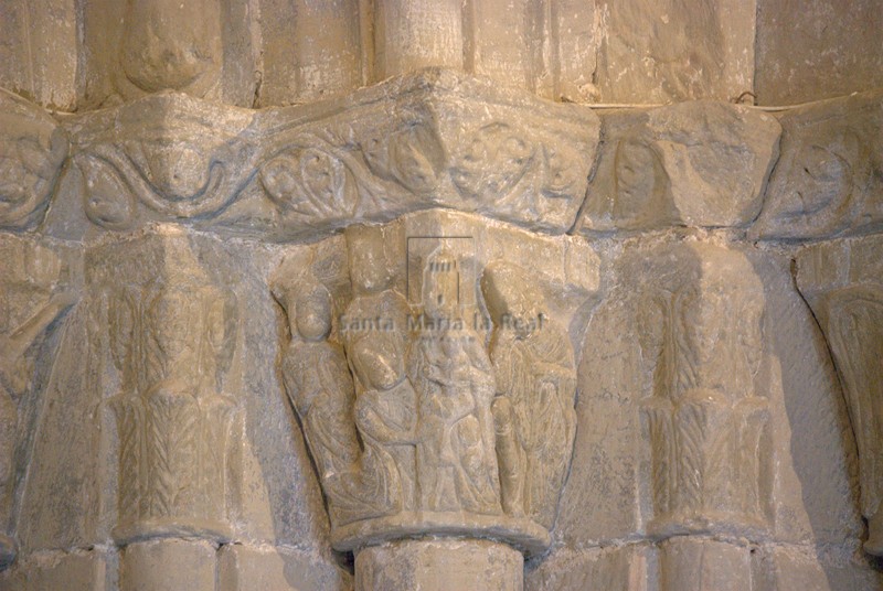 Capitel de la Epifanía, en la portada occidental