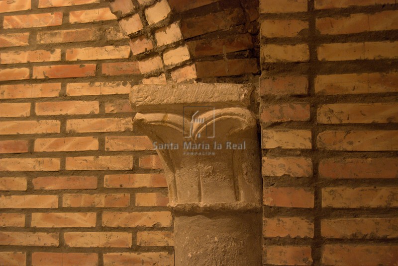 Capitel románico de la cripta