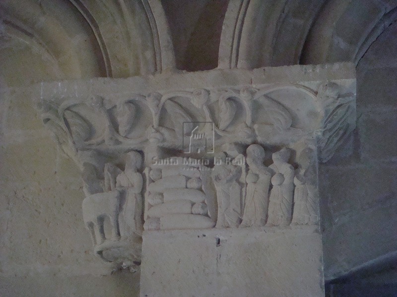 Capitel de la arquería interna en el muro norte. Visita de las tres Marías al Santo Sepulcro