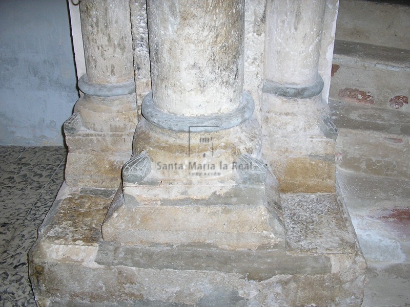 Basas de las columnas del arco triunfal