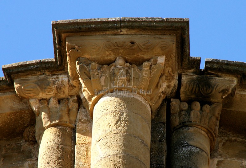 Capiteles del ábside