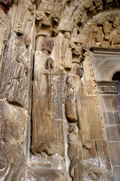 Estatuas columnas de la portada norte