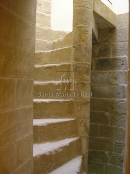 Escalera de acceso a la torre