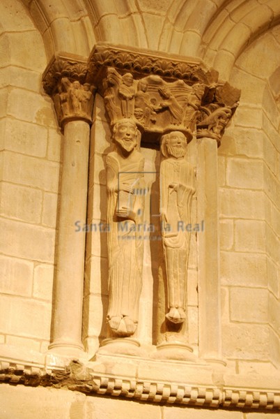 Estatuas-columna del ábside